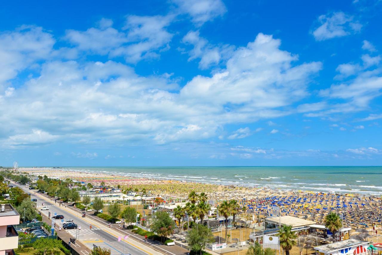 Hotel Audi Frontemare Rimini Exterior photo