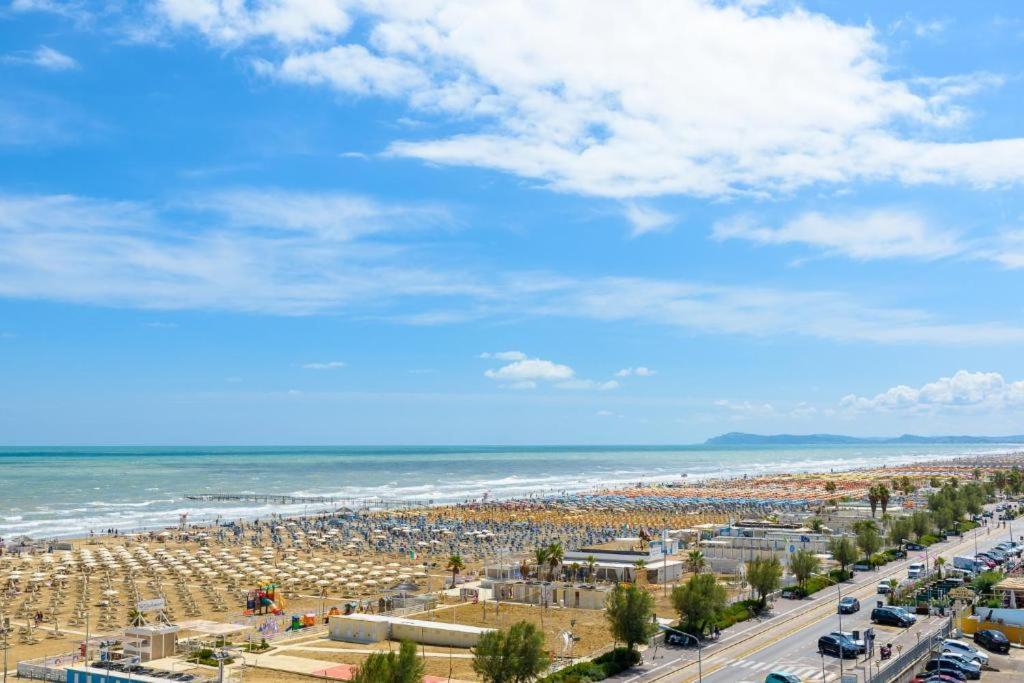 Hotel Audi Frontemare Rimini Exterior photo