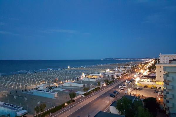 Hotel Audi Frontemare Rimini Exterior photo